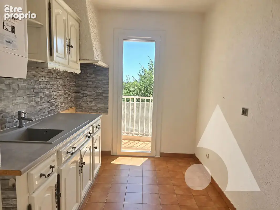 Appartement 3pieces, 66m² env., parking et cave - frejus - photo 5