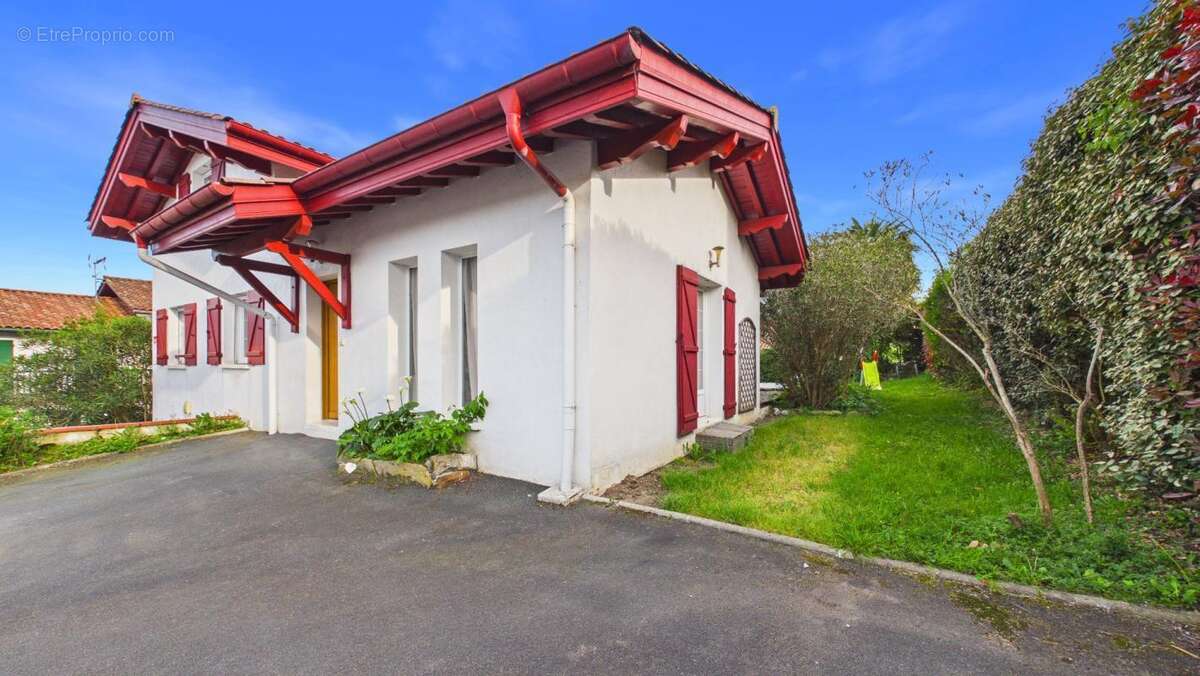 Maison à LARRESSORE