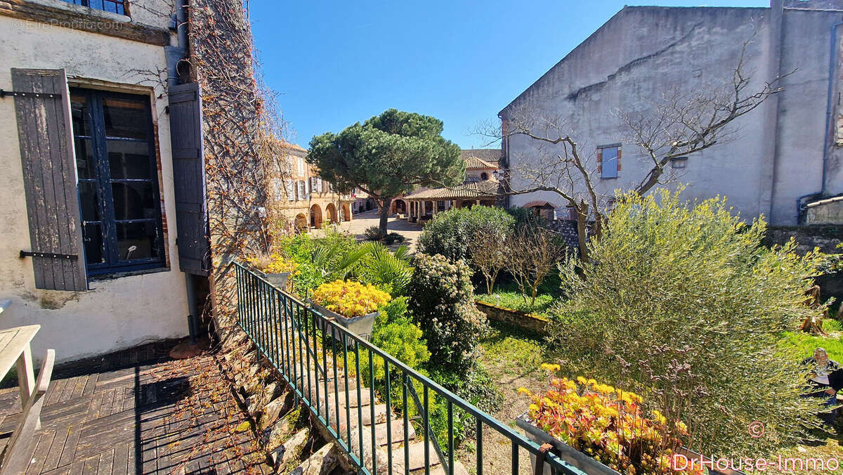 Maison 560 m² à Auvillar  - photo 10