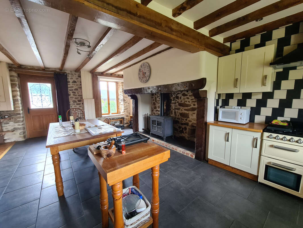 Maison à EYMOUTIERS