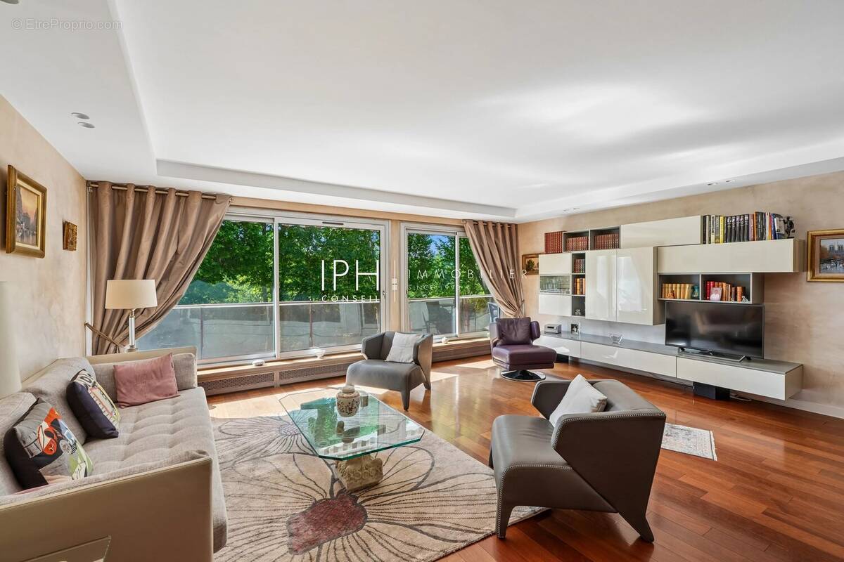 Appartement à NEUILLY-SUR-SEINE