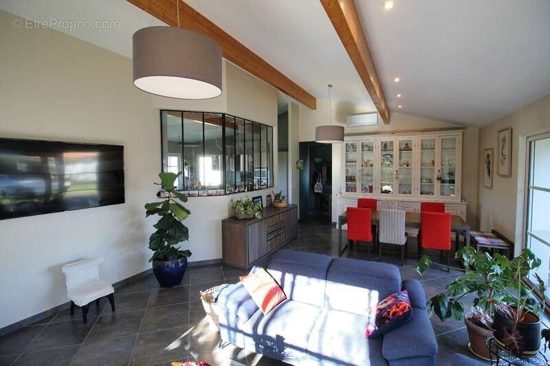 Maison à AMBARES-ET-LAGRAVE