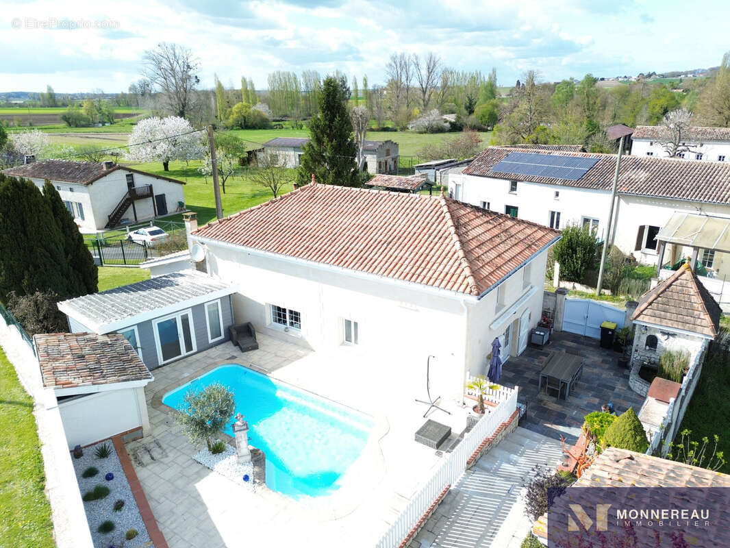 Maison à BAIGNES-SAINTE-RADEGONDE