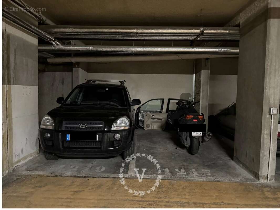 Parking à PARIS-10E