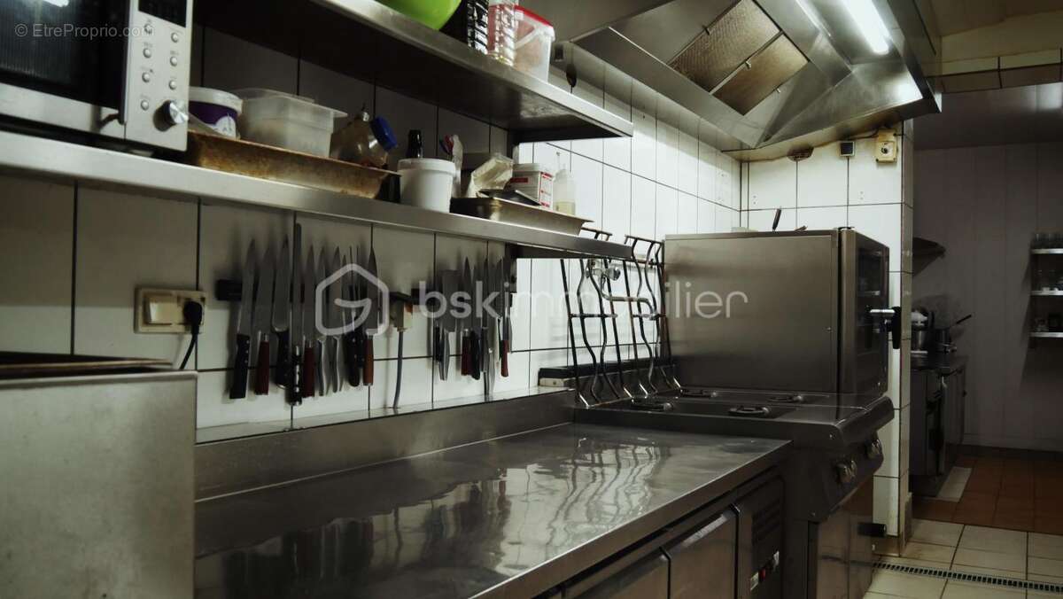 Commerce à VAL-D'ORNAIN