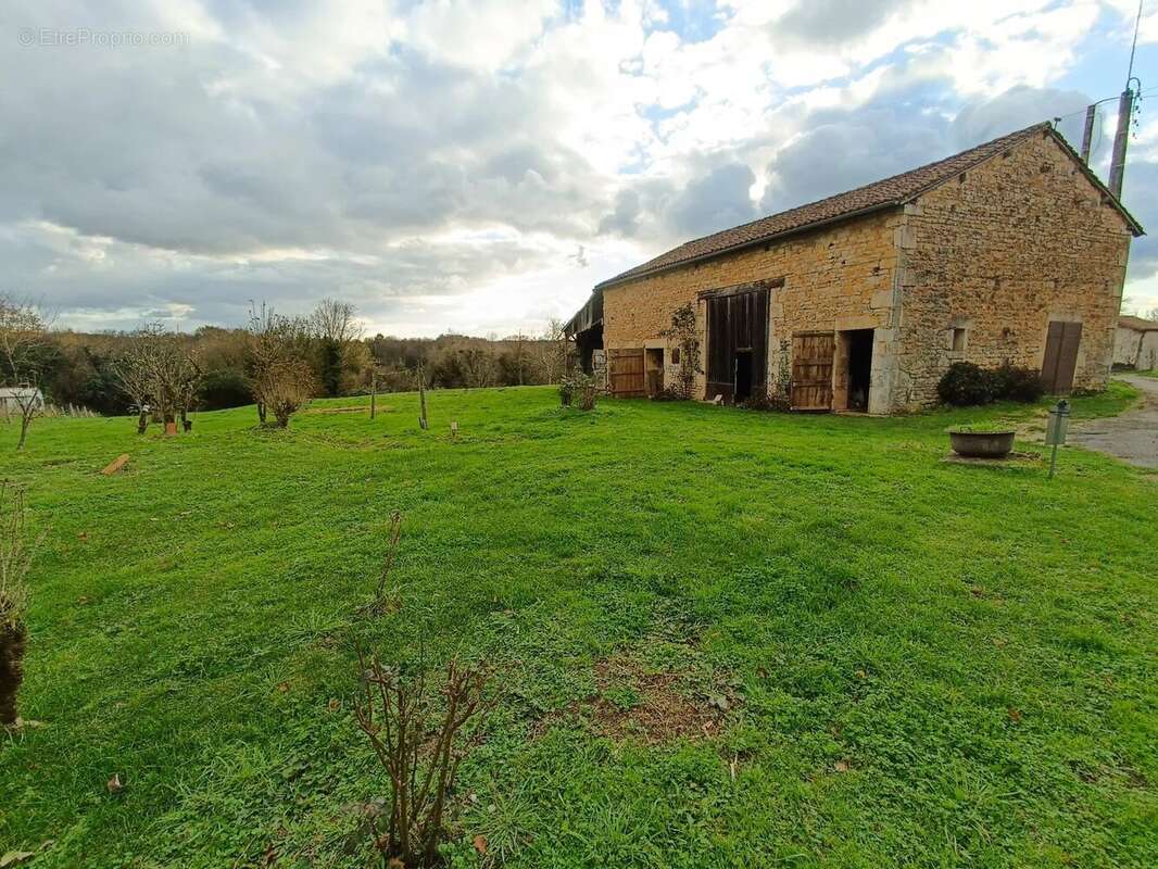 Maison à NANTEUIL-EN-VALLEE