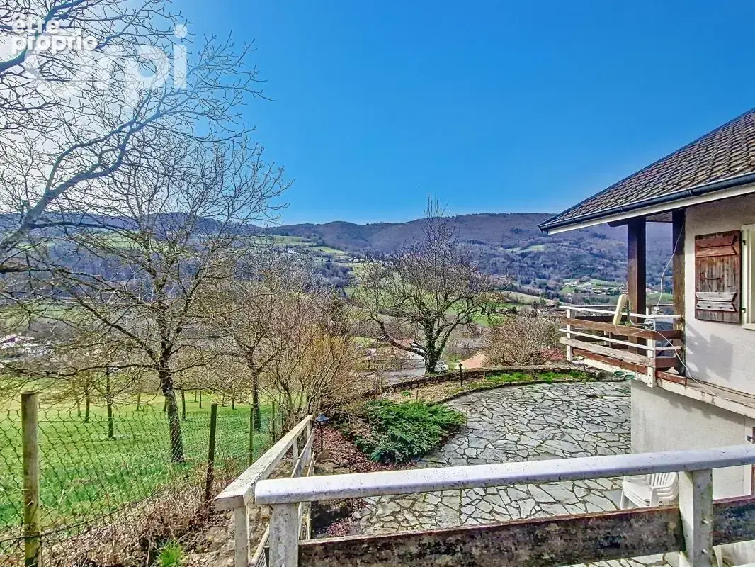 À Vendre maison 232 m2 et logement 50 m2 sur terrain de 2700 m2 - photo 3