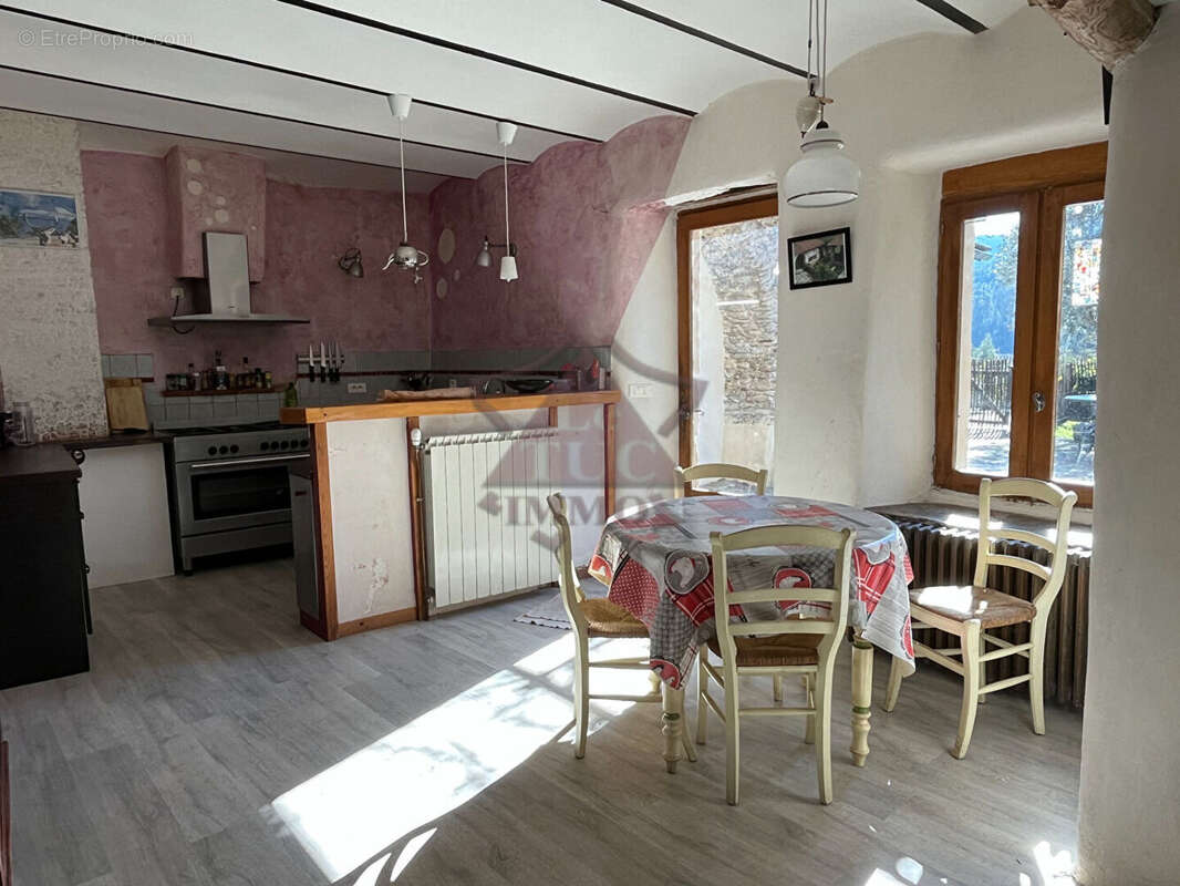 Maison à PEYREMALE