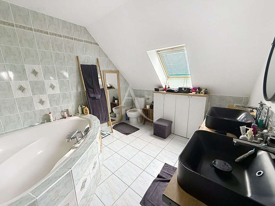 Maison à VILLEVEQUE