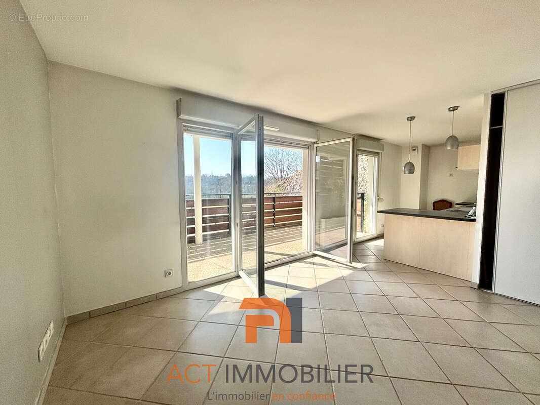 Appartement à L'ARBRESLE