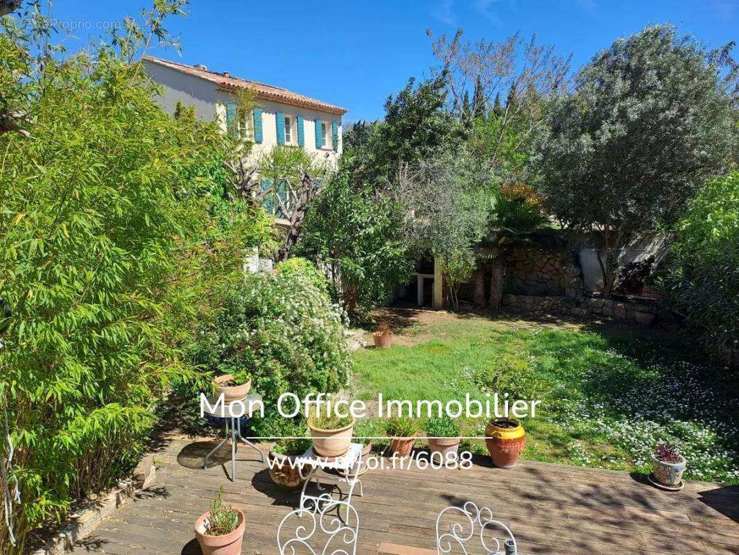 Maison à PELISSANNE