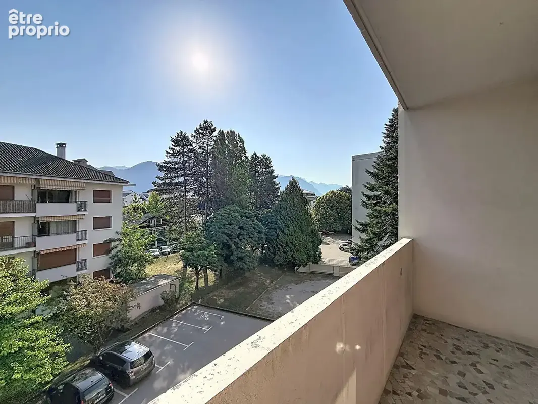 ANNECY Triangle d'Or,T2 de 42 m² à rénover avec balcon et fort potentiel - photo 3