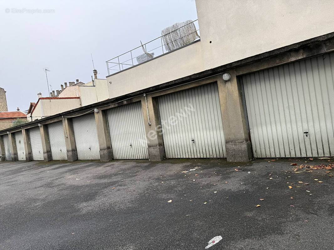 Parking à MONTREUIL