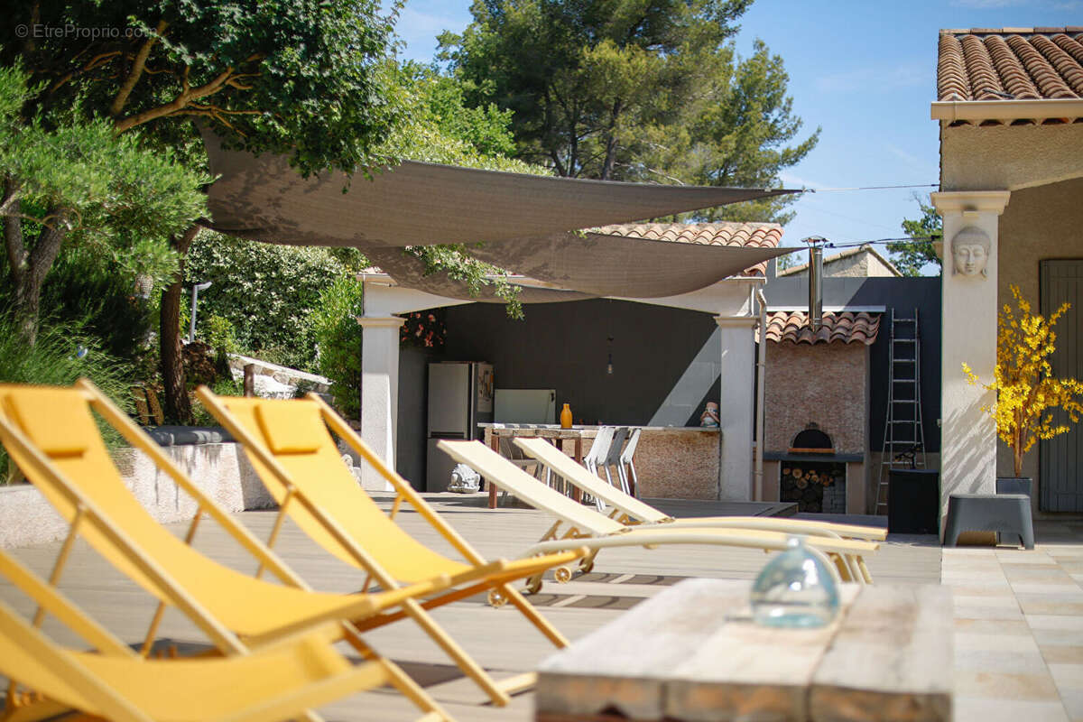 Photo 2 - Maison à SIMIANE-COLLONGUE