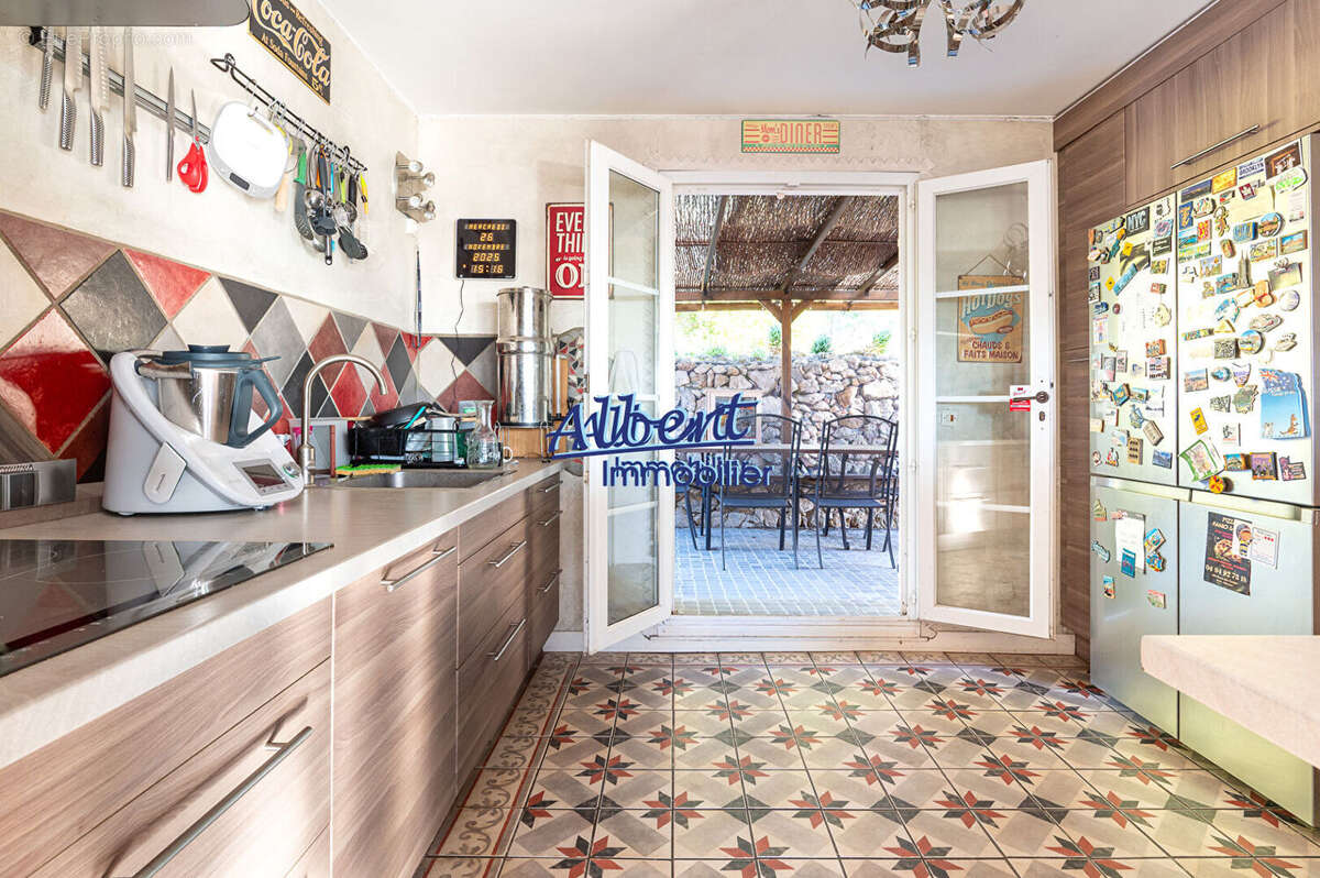 Villa spacieuse à vendre à Ollioules - Calme et confort garantis ! - photo 11