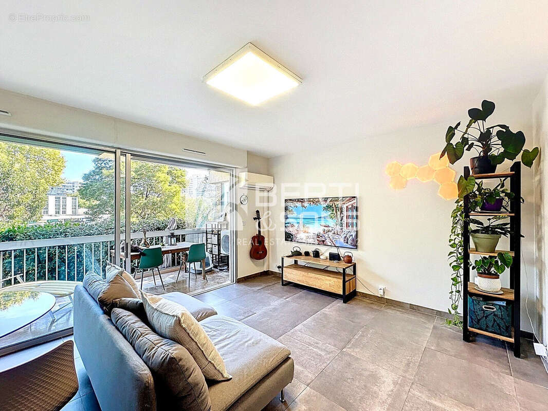 Exclusivite  - appartement 2 pieces renove - terrasse - jardin 100m² - parking - cave - photo 13