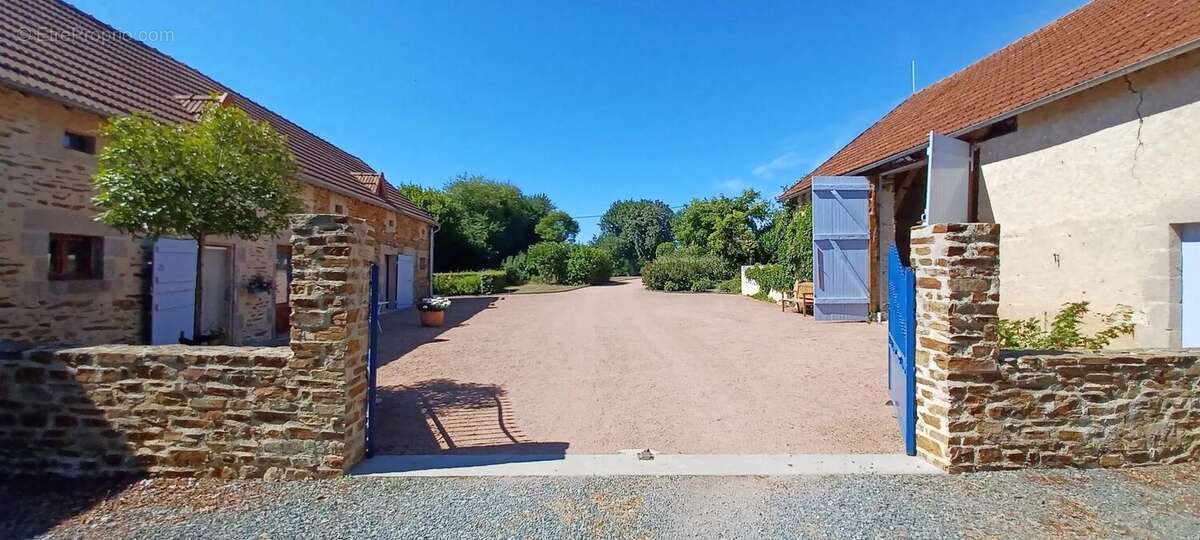 Maison à BOUSSAC-BOURG