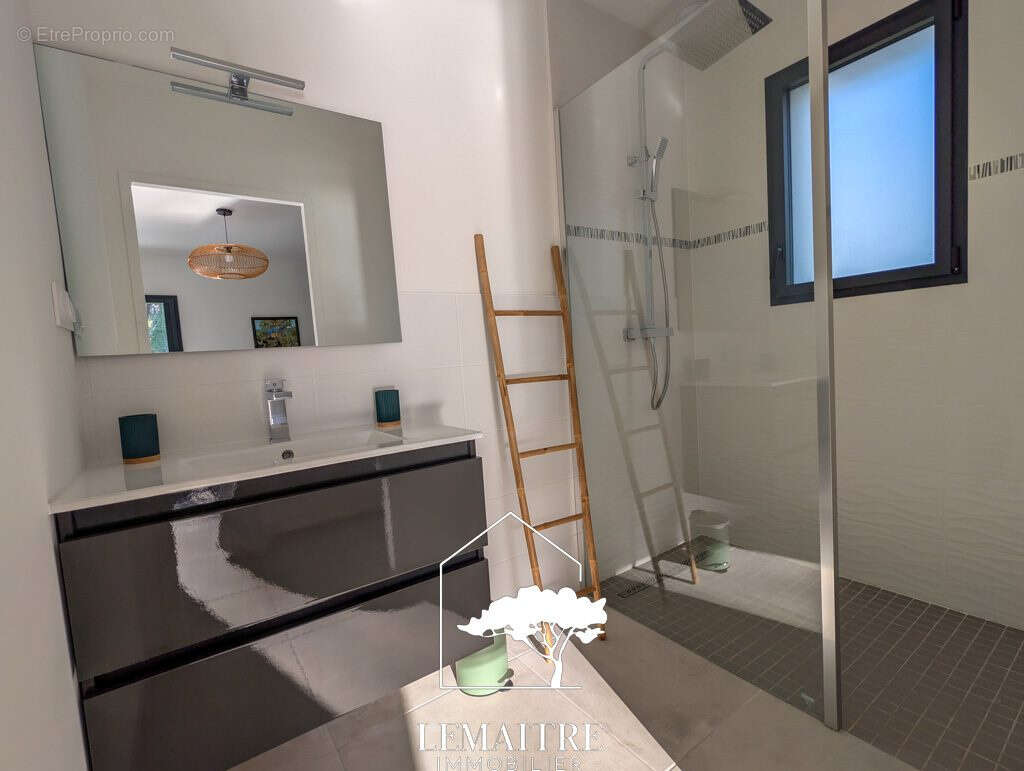 Maison à LES MATHES