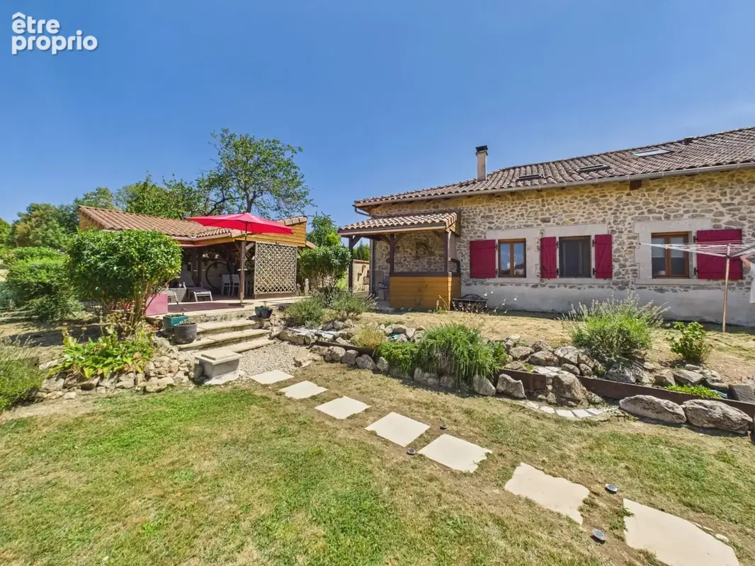 Charmante propriété avec deux maisons, grange et piscine chauffée - photo 13