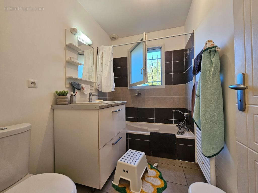 Maison à SAINT-YZAN-DE-SOUDIAC