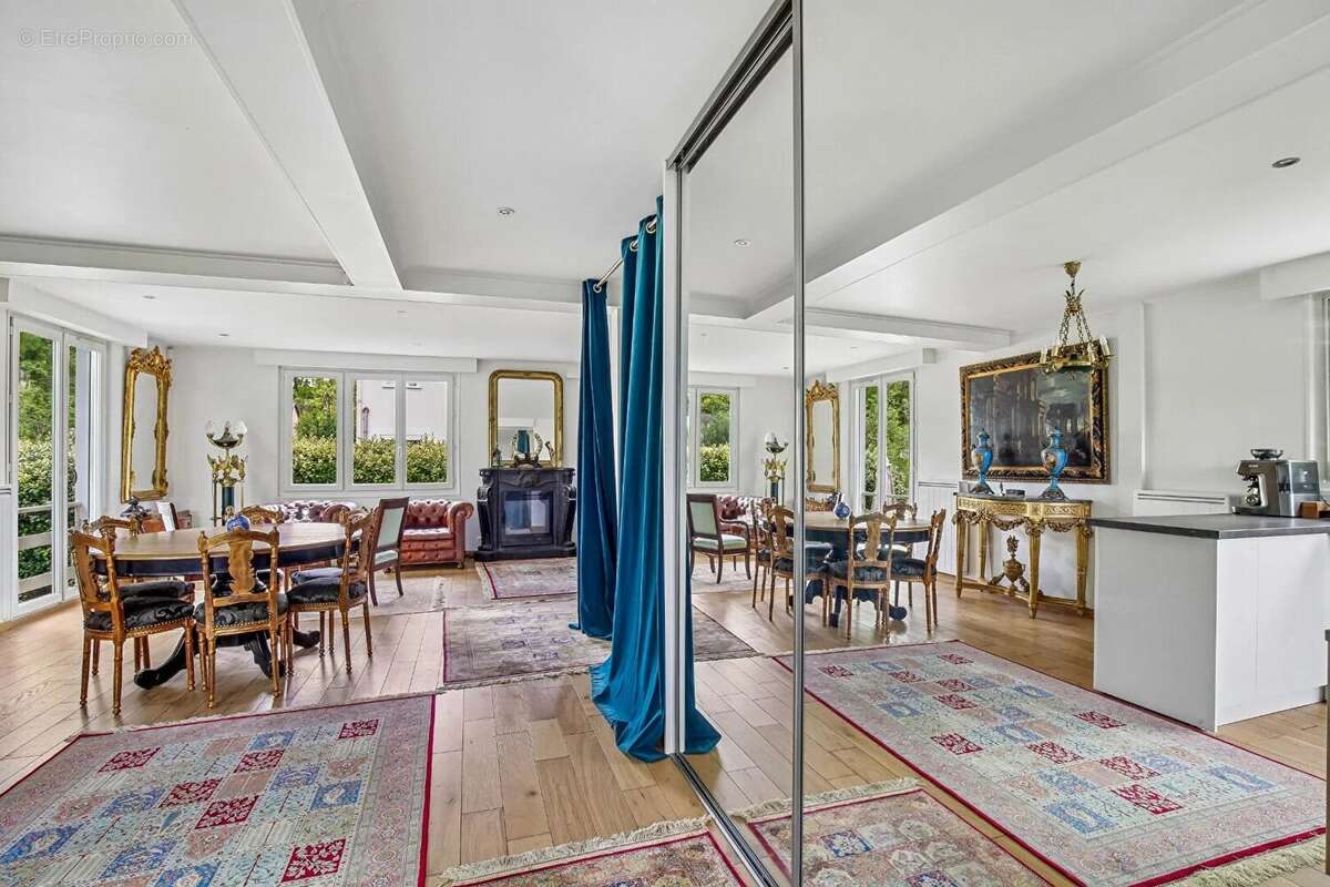 LE PECQ, maison de 215 M2 au sol sur 347 M2 de terrain - photo 4