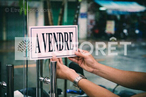 Commerce à LES CHAPELLES