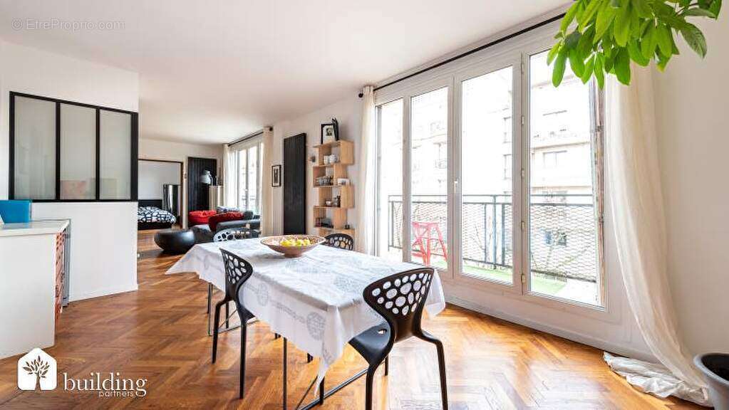 A vendre - Neuilly-sur-Seine Duc d'Orléans - Appartement 6 pièces avec balcon de 119 m² - photo 3
