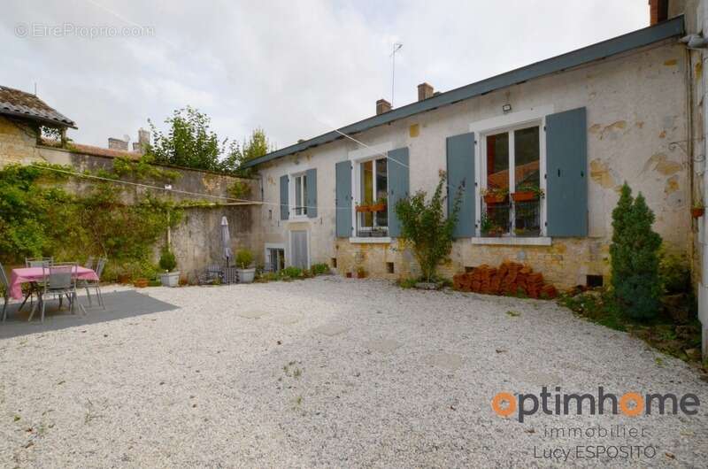 Maison à CHAMPAGNE-MOUTON