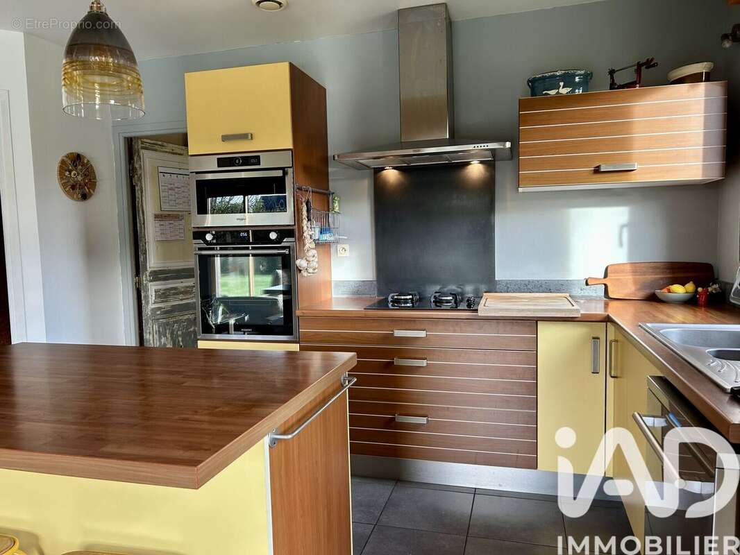 Maison 121 m² à Yvias  - photo 2