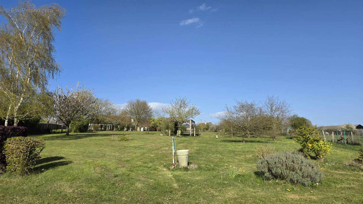 Maison à BESSE-SUR-BRAYE