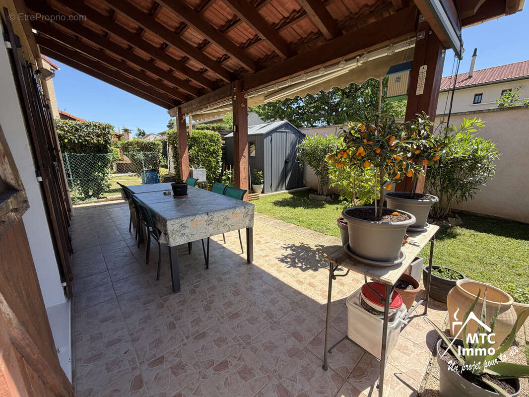Maison à MEYZIEU