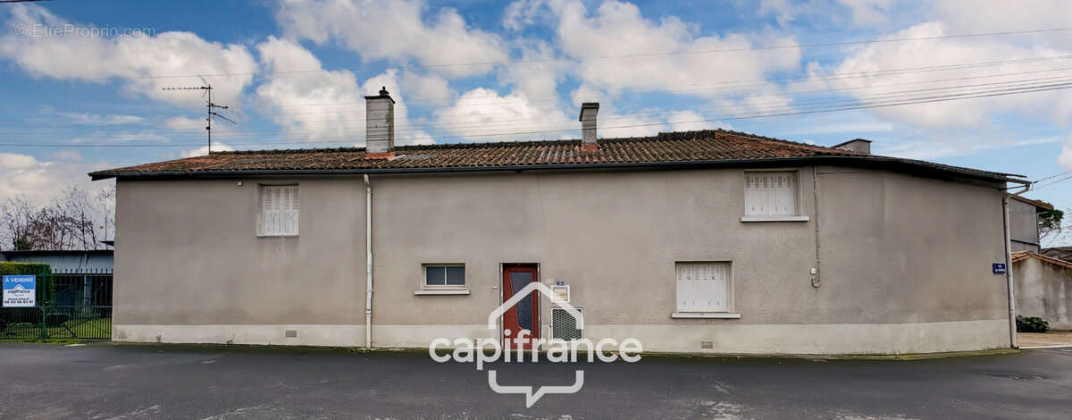 Maison à vendre maison 5 pièces dont 3 chambres VILLIERS (86) Terrain de 1028 m² avec dépendances - photo 3