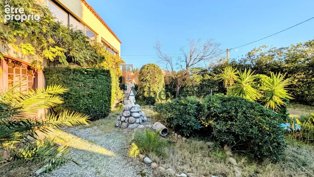 Saint-Genis-Des-Fontaines - Villa de 308 m2 avec 3 Appartements - photo 6