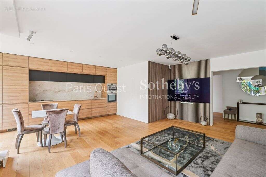 Appartement à NEUILLY-SUR-SEINE