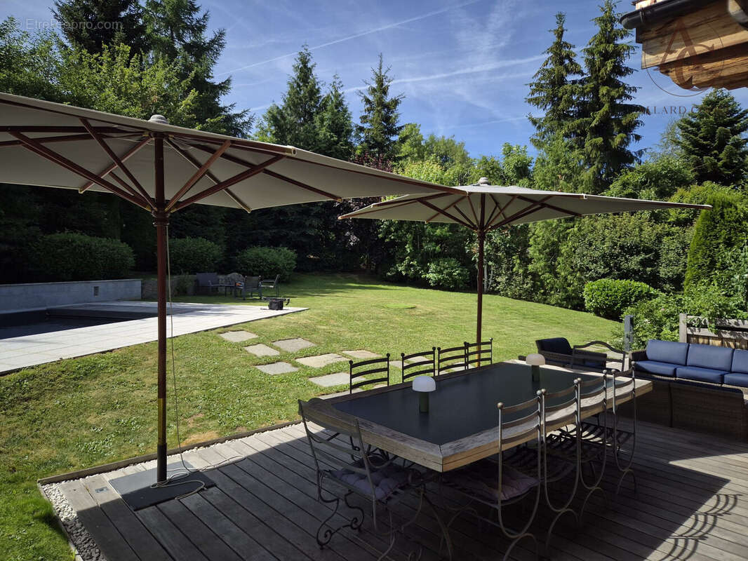 Maison 380 m² à Demi-Quartier  - photo 3