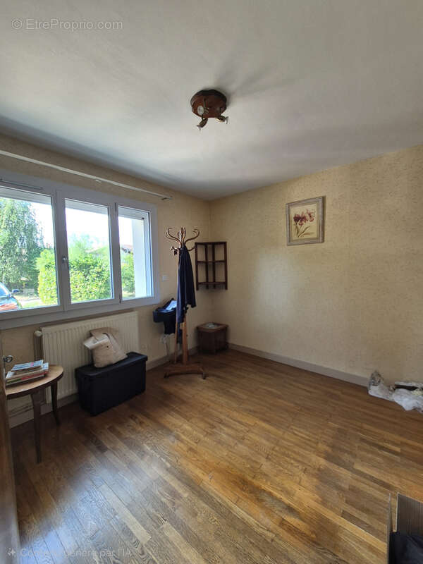 Maison de plain-pied avec 2 644 m2 de terrain st jean sur veyle - photo 9