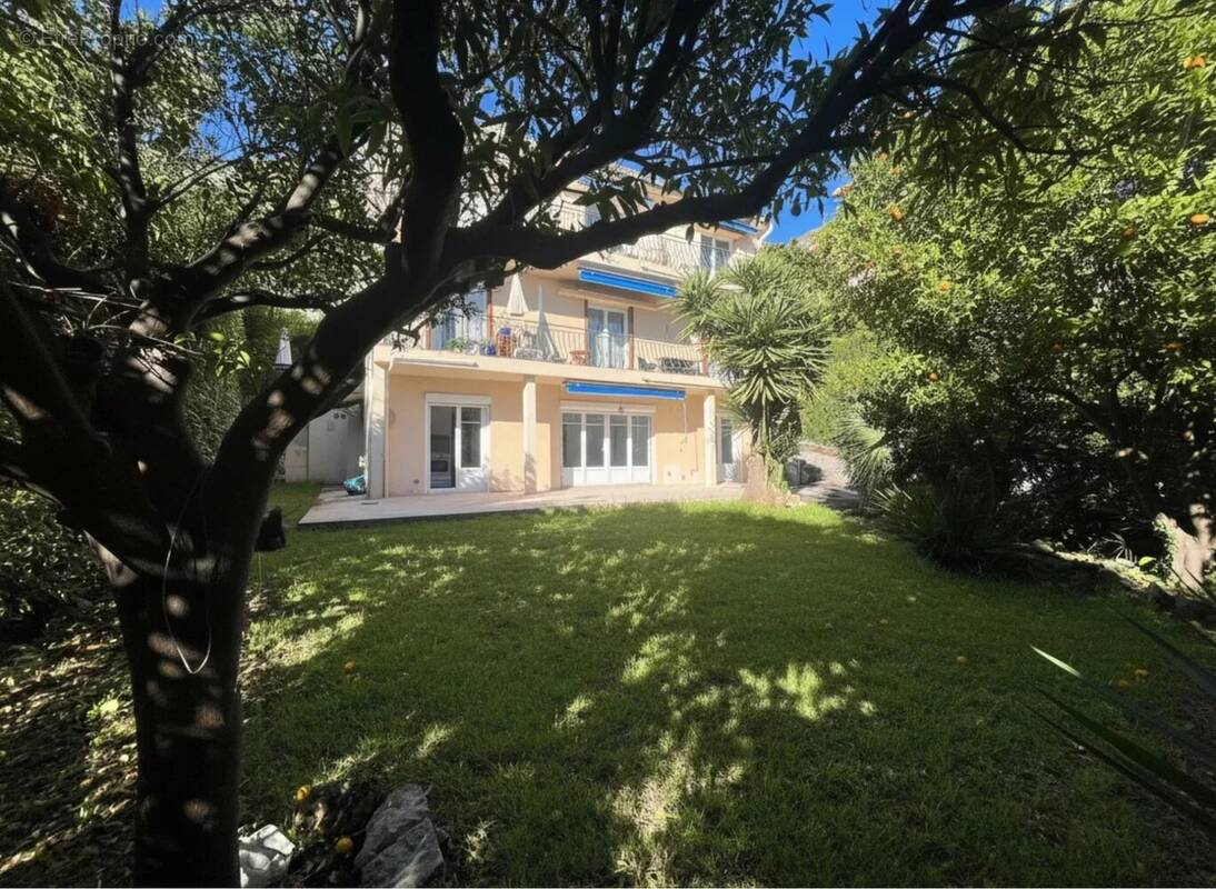 Appartement à EZE