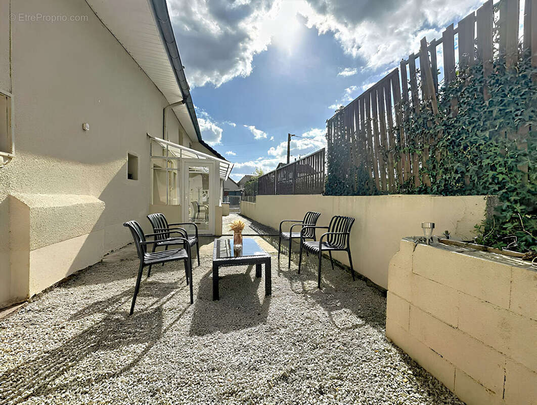 Maison à PONCEY-LES-ATHEE