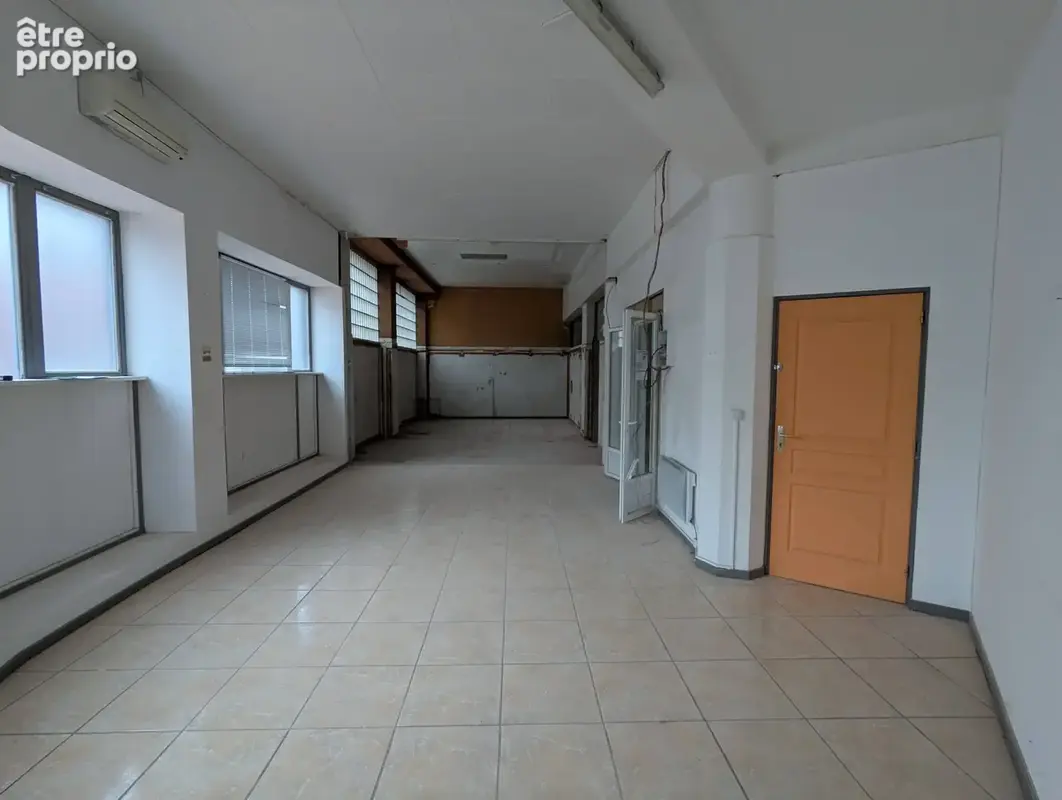 Local professionnel de 490 m2 - photo 3