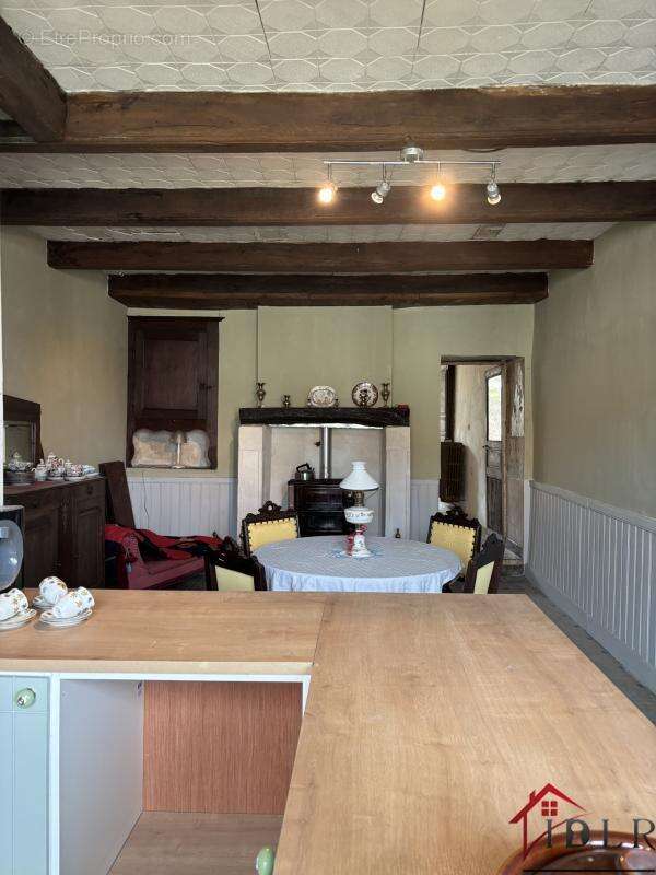 Maison à NEUVELLE-LES-VOISEY