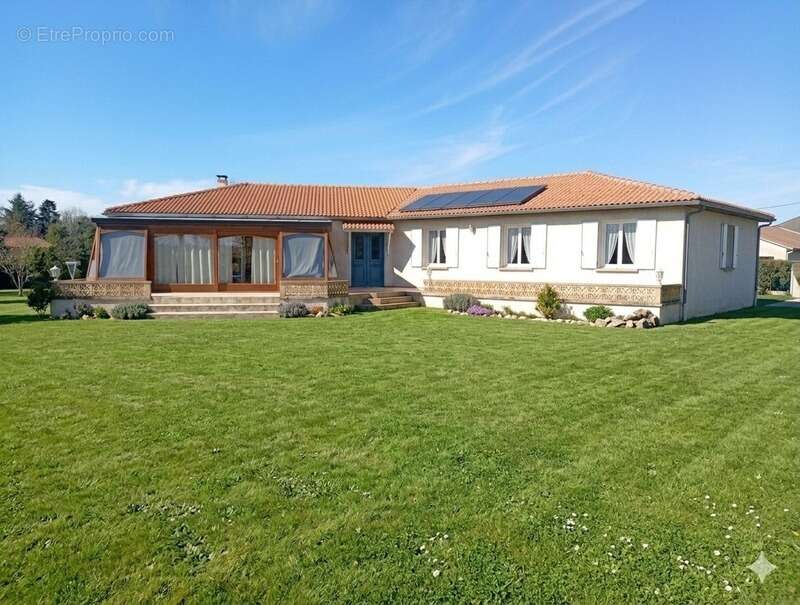 Maison à LA TOUR-DU-CRIEU