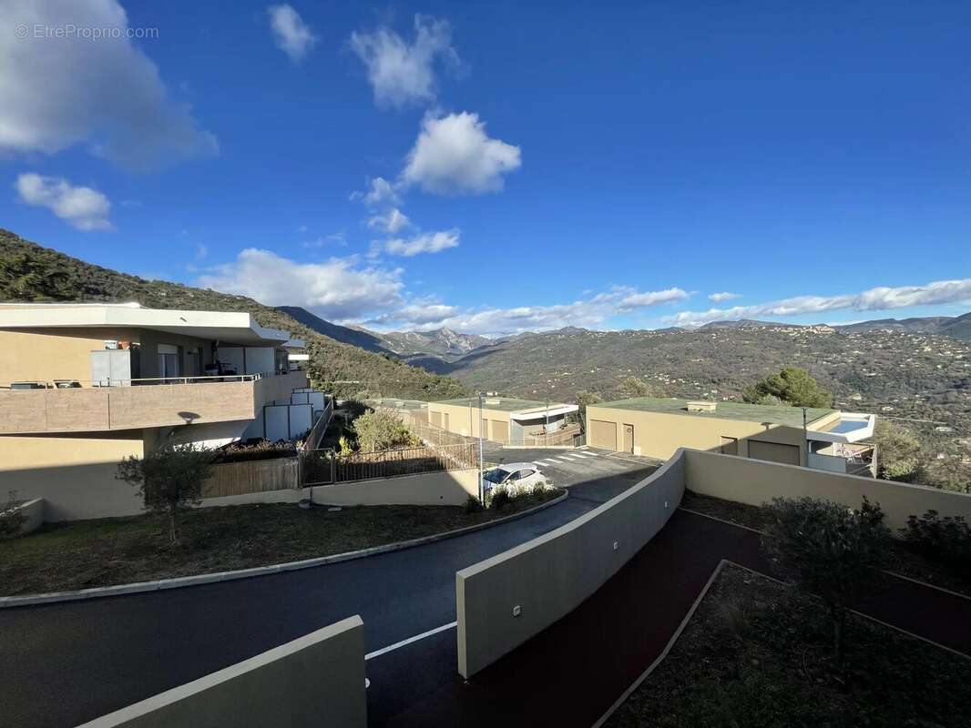 Appartement à CHATEAUNEUF-VILLEVIEILLE