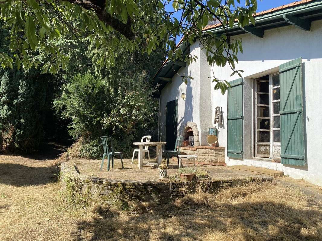 Maison 150 m² à Saint-Georges-Des-Gardes  - photo 7