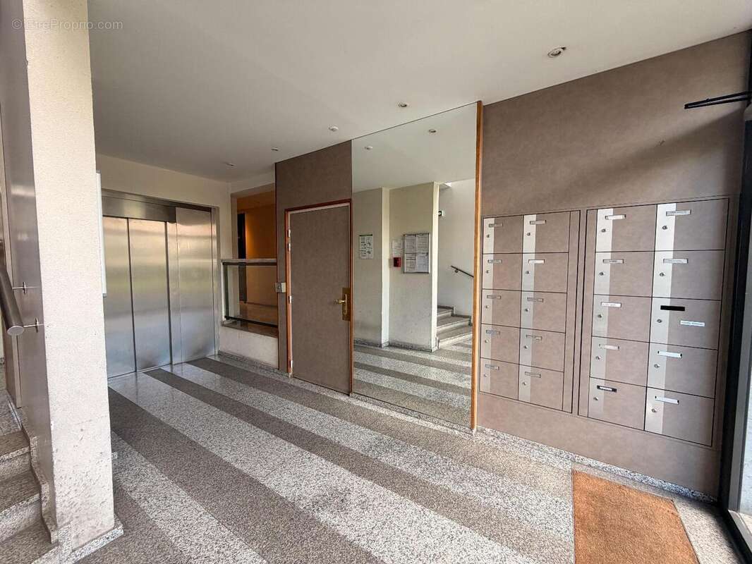   - Appartement à LYON-3E