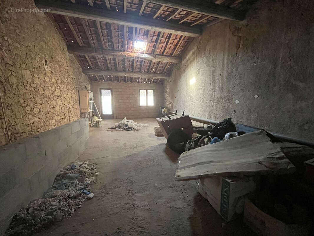Maison 8 pièces avec cour garage et grenier - photo 16