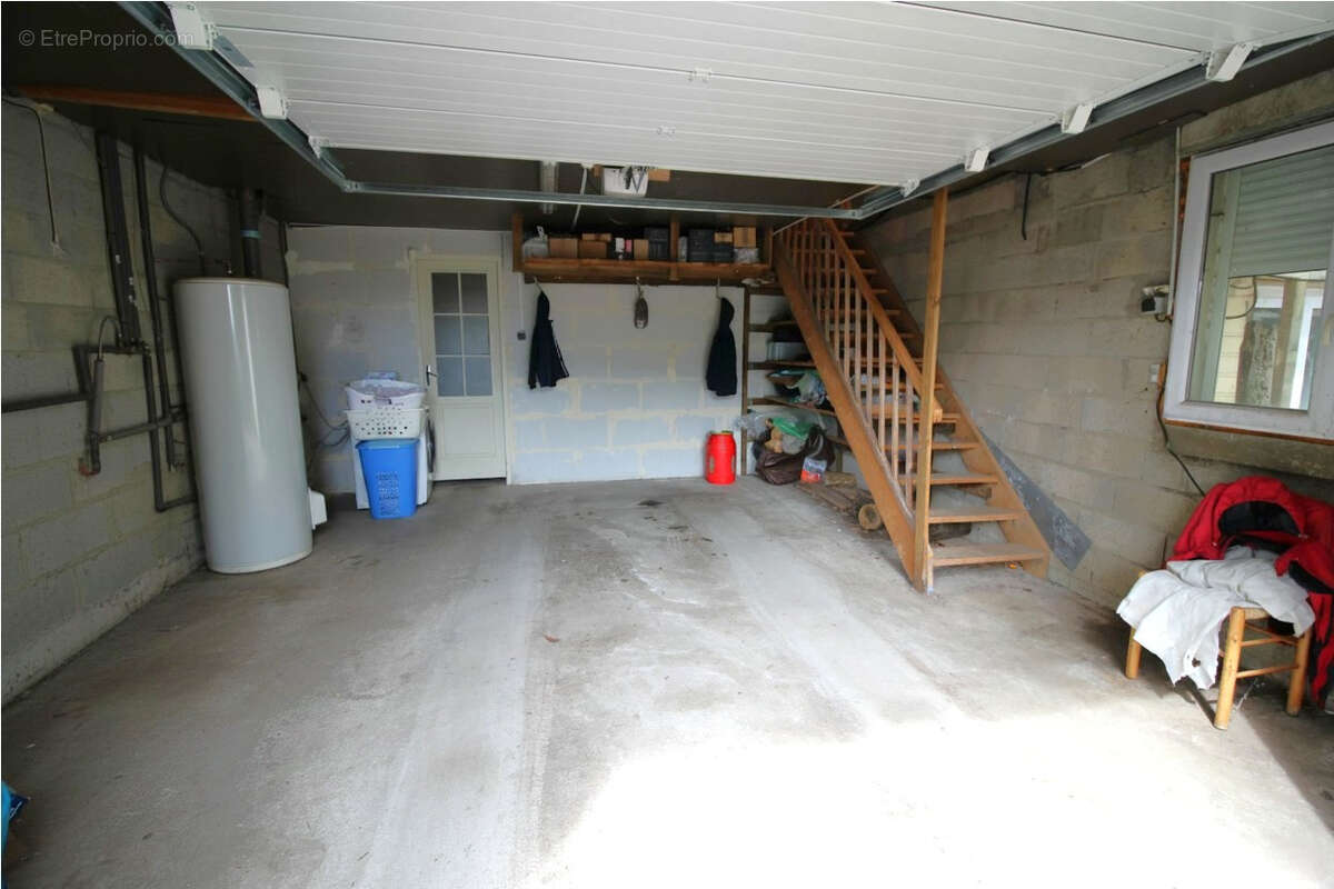 Maison de 224 m2 avec beau potentiel   Terrain de 1 334 m2 - photo 20