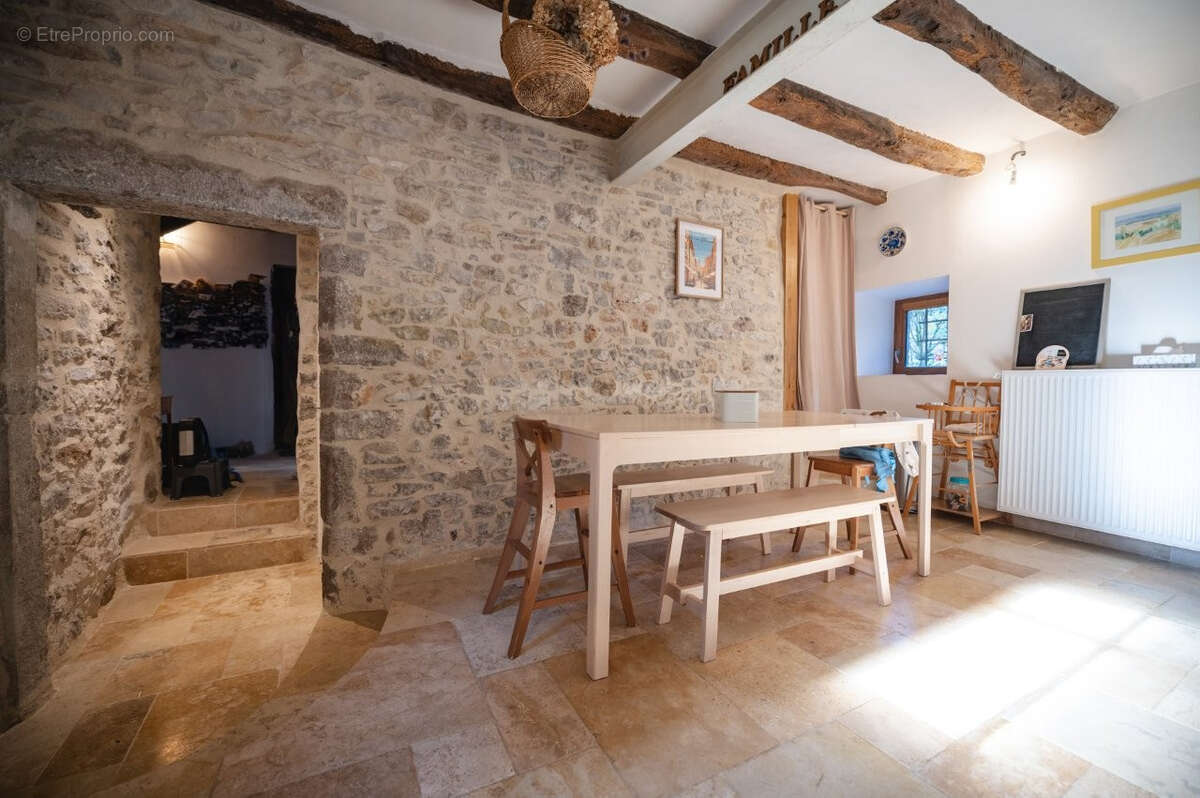 Maison à MONTVALENT