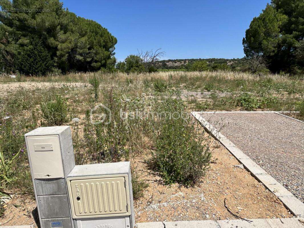 Terrain à SAINT-BAUZILLE-DE-LA-SYLVE
