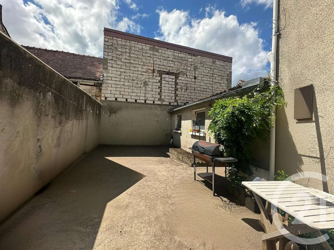 Maison à VILLENEUVE-L&#039;ARCHEVEQUE