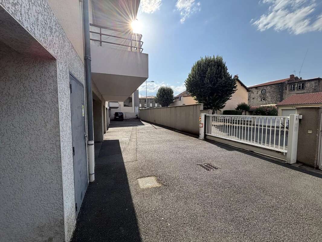 GERZAT: T3 de 52,58m² avec balcon et parking couvert - photo 2
